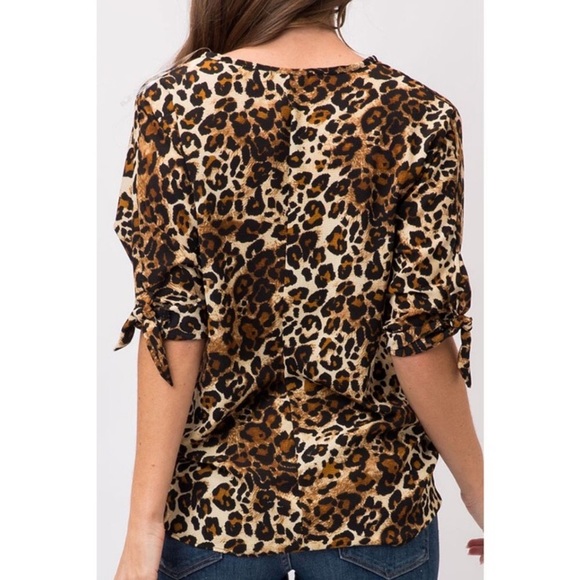 ❗️LAST❗️Leopard Print Knot Top - Picture 6 of 8